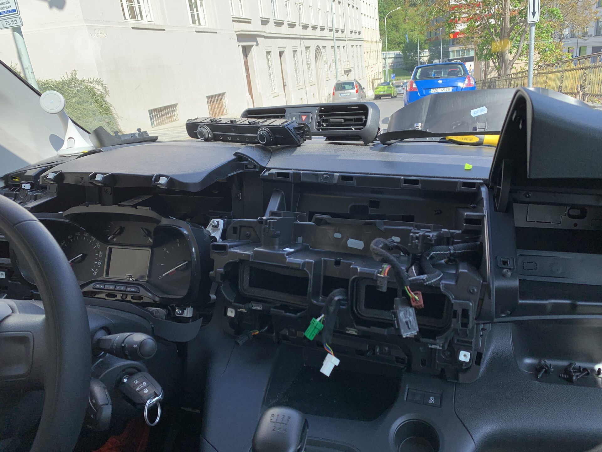 Příprava kabeláže pro Android autorádio v Citroënu Berlingo